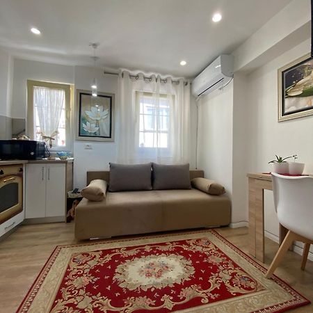 Central Welcoming Apartment In Tiranë Luaran gambar