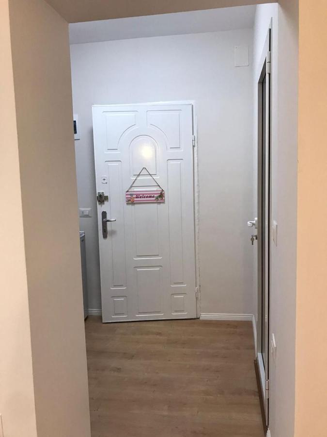 Central Welcoming Apartment In Tiranë Luaran gambar