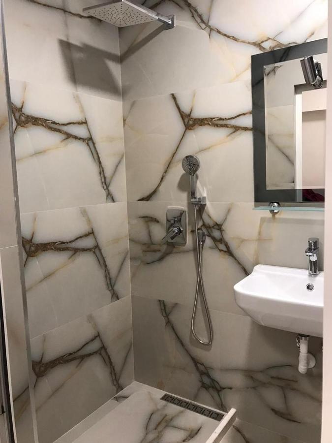 Central Welcoming Apartment In Tiranë Luaran gambar