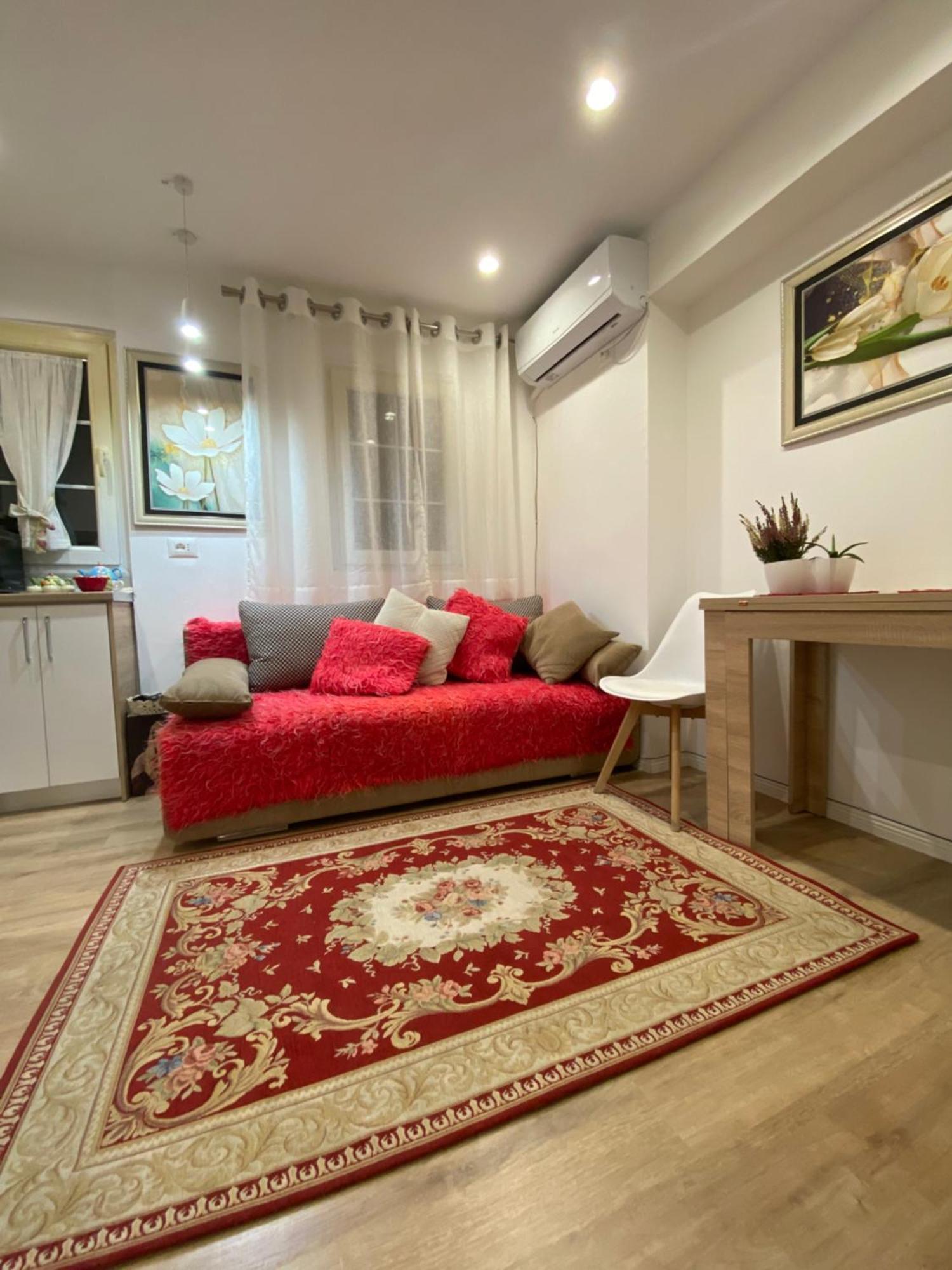 Central Welcoming Apartment In Tiranë Luaran gambar