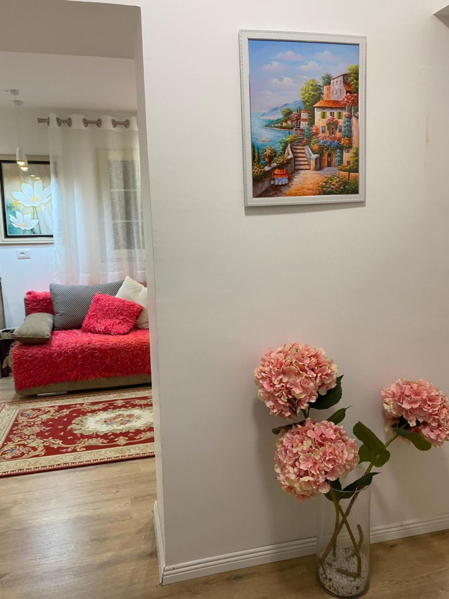 Central Welcoming Apartment In Tiranë Luaran gambar