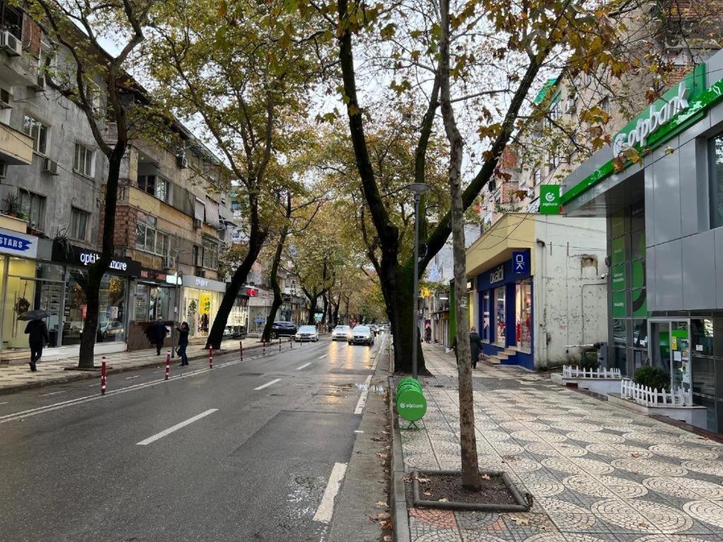 Central Welcoming Apartment In Tiranë Luaran gambar